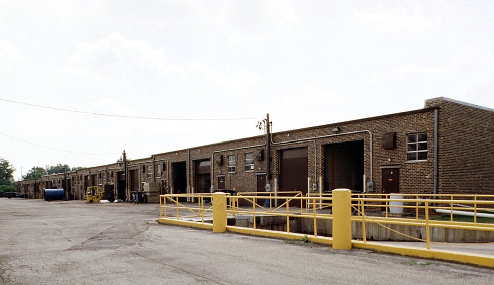 More Photos Of 1001 W Republic Dr, Addison Warehouse For Lease