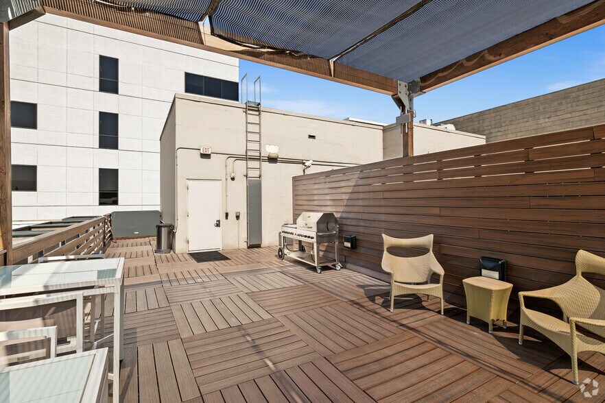 More Photos Of 300 N 3rd St, Burbank Office For Sale