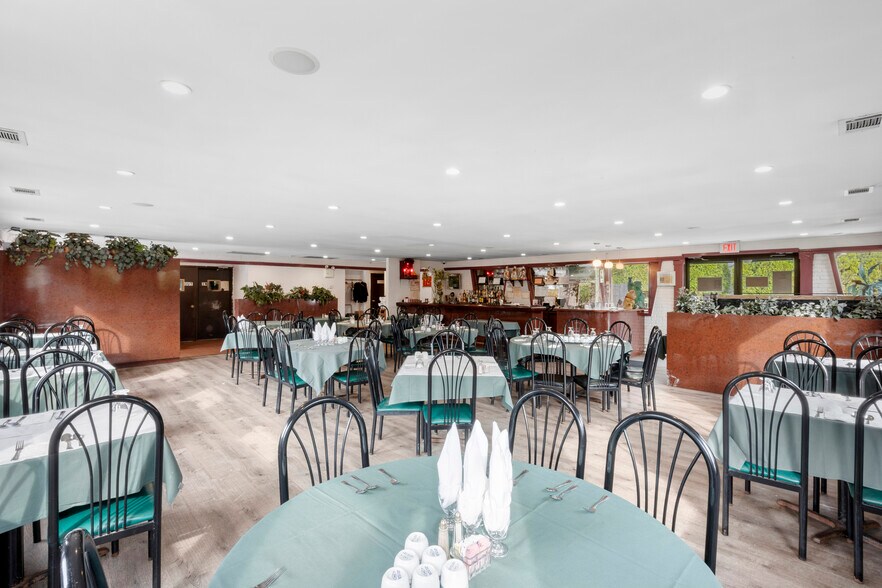 More Photos Of 504 Larkfield Rd, East Northport Restaurant For Lease