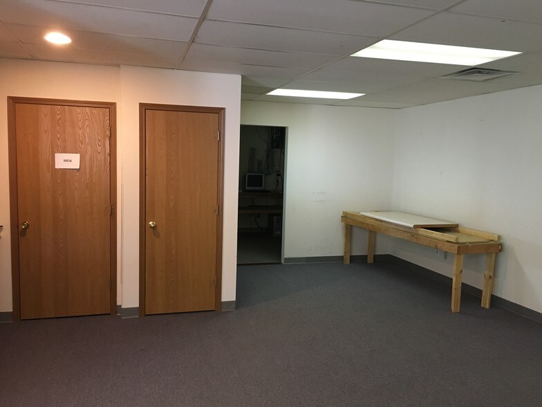 More Photos Of 600 S Holmes Ave, Saint Louis Office For Sale