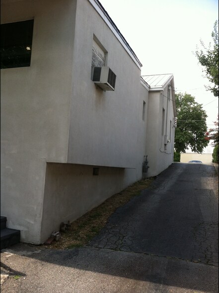 More Photos Of 4 Beck St NW, Atlanta Storefront Retail Office For Sale