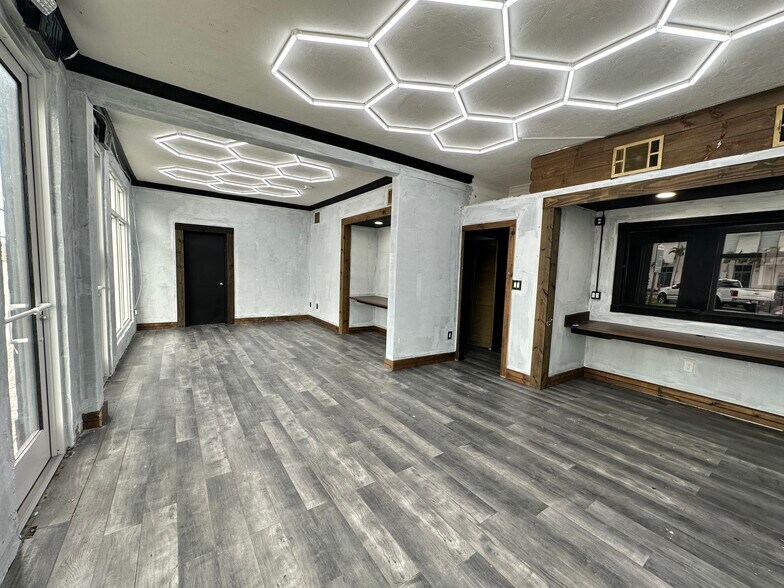 More Photos Of 111 S 21st Ave, Hollywood Office For Lease