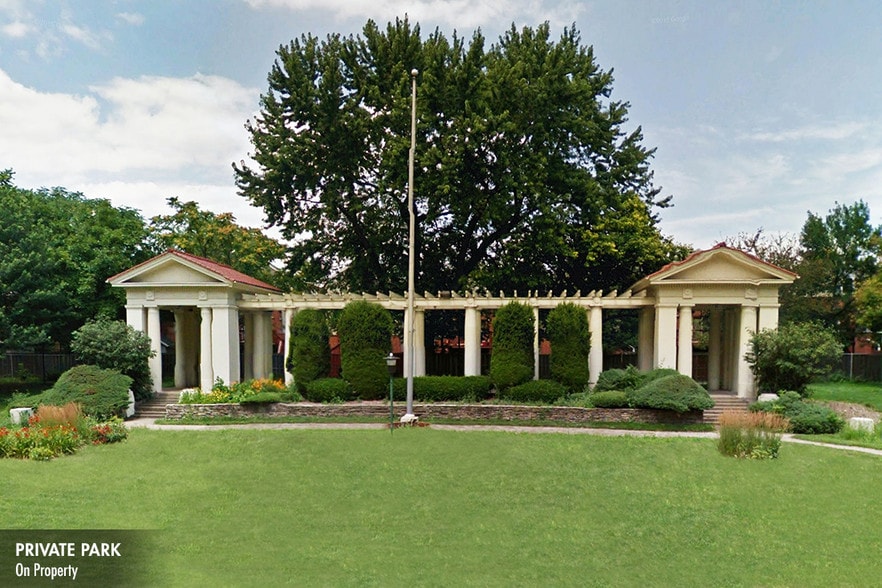 More Photos Of 3245 W Arthington St, Chicago Office For Sale