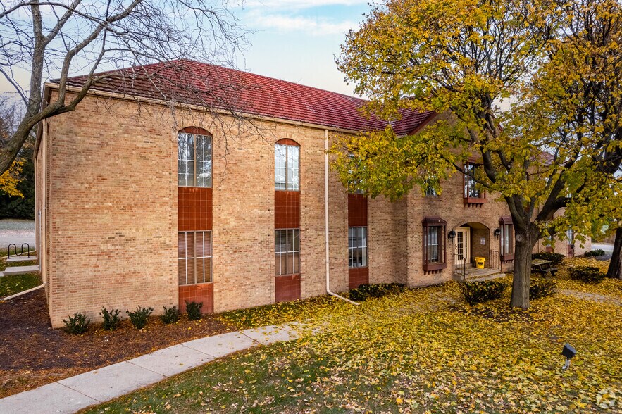 More Photos Of 5205 N Ironwood Ln, Milwaukee Unknown For Lease