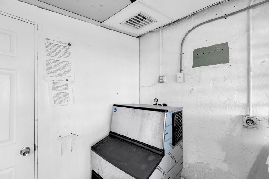 More Photos Of 243 61st St, Marathon Hotel For Sale
