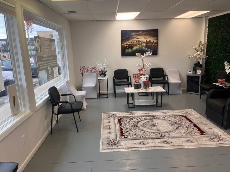 More Photos Of 421 E 3rd St, Bloomington Storefront For Lease