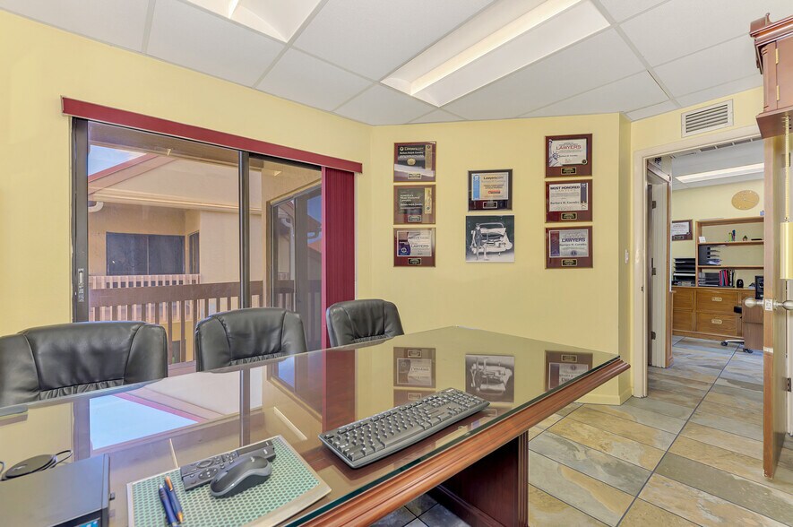 More Photos Of 2831 Ringling Blvd, Sarasota Medical For Sale