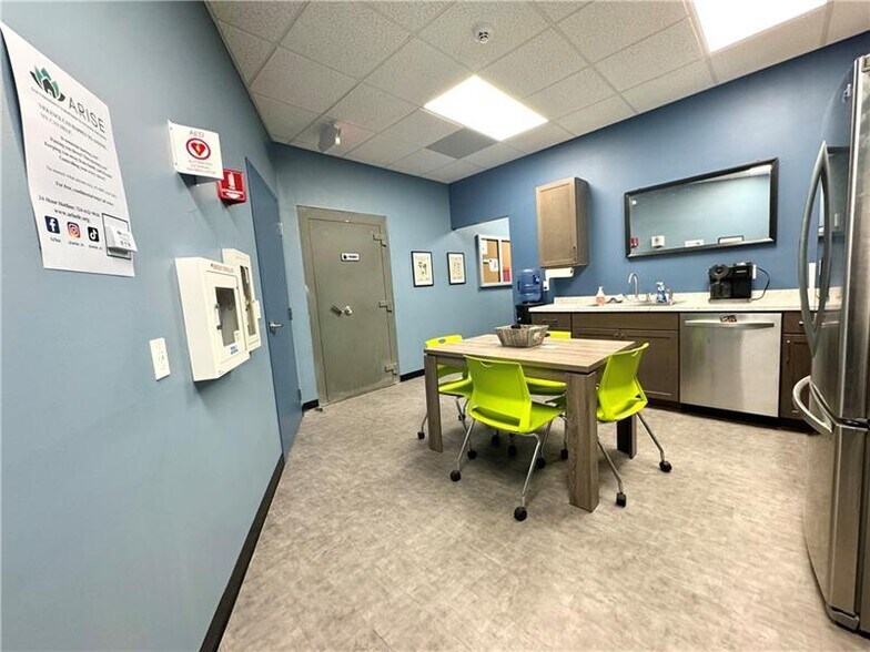 More Photos Of 107 E North St, New Castle Storefront For Sale