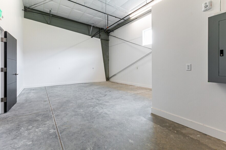 More Photos Of 5680 Browns Canyon Rd, Peoa Showroom For Lease