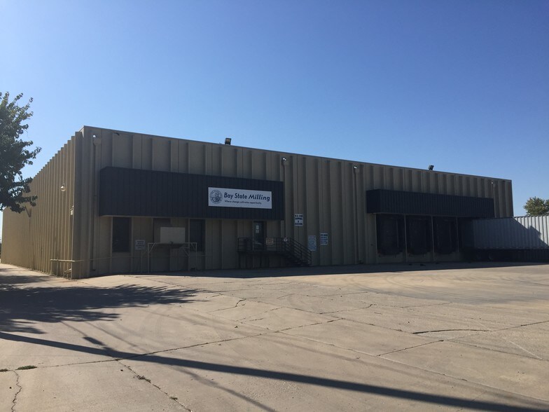 More Photos Of 816 E Funston St, Wichita Warehouse For Lease