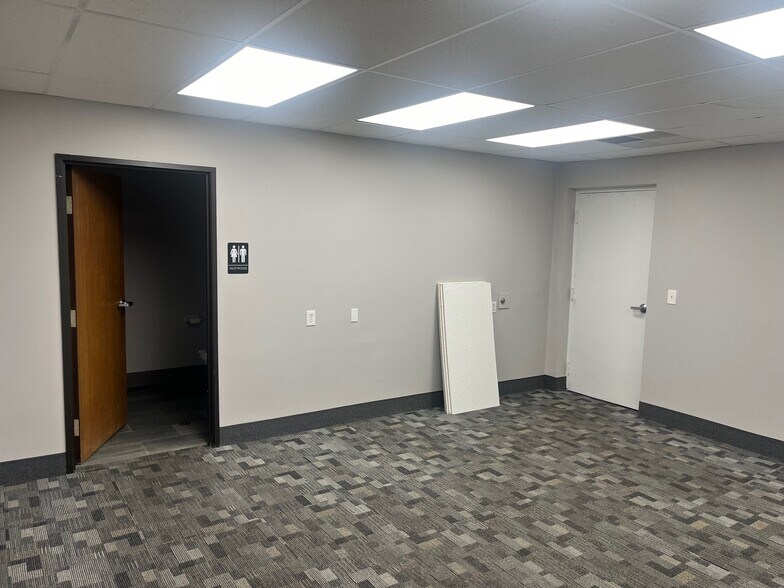 More Photos Of 30975 8 Mile Rd, Livonia Manufacturing For Lease