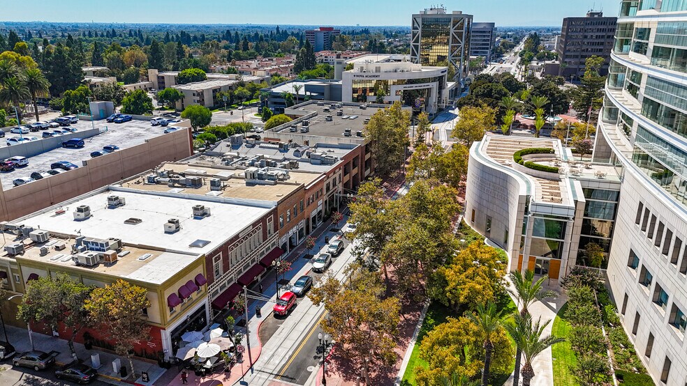 More Photos Of 410 W 4th St, Santa Ana Office For Sale