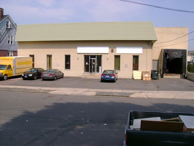 More Photos Of 134 Myer St, Hackensack Warehouse For Sale