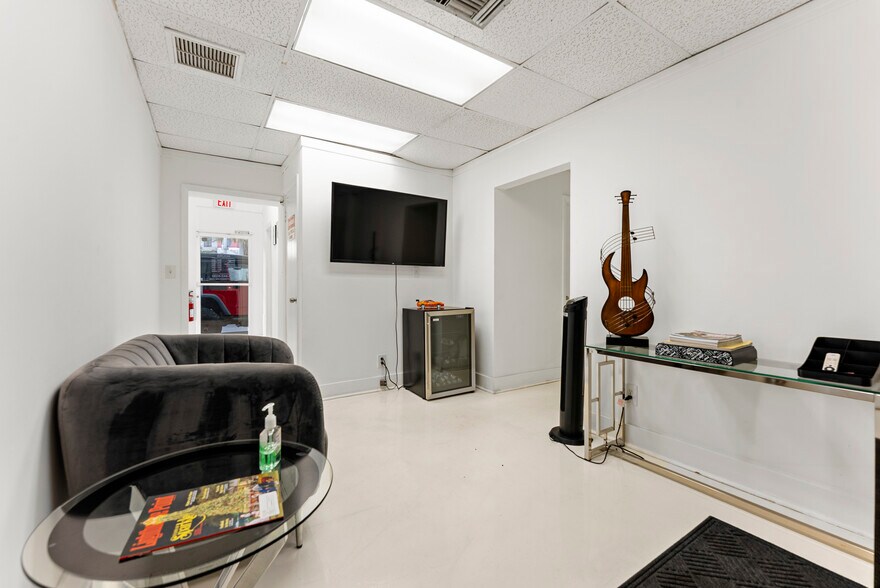 More Photos Of 4800 N Federal Hwy, Lighthouse Point Storefront For Sale