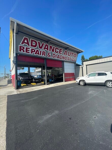 More Photos Of 8420 N Florida Ave, Tampa Auto Repair For Sale