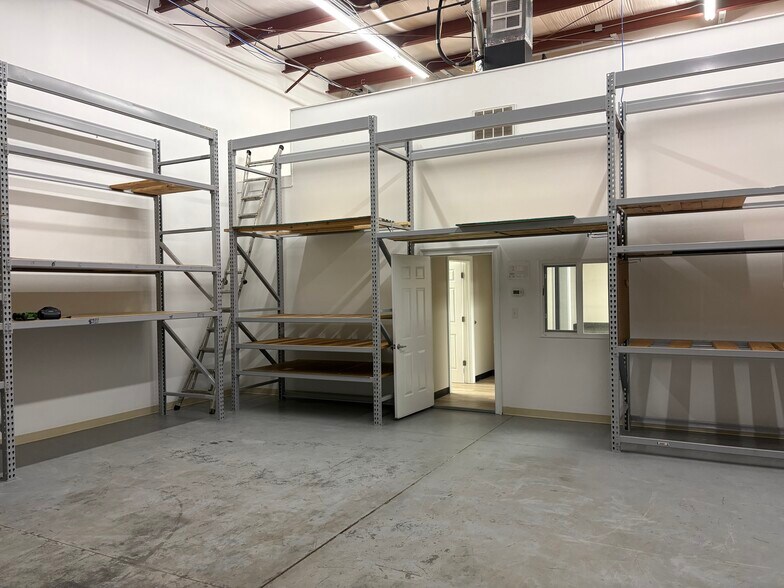 More Photos Of 131 Overhill Dr, Mooresville Warehouse For Lease