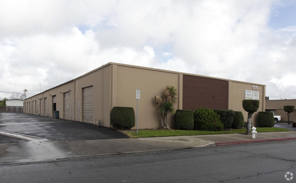 More Photos Of 1370 Logan Ave, Costa Mesa Warehouse For Lease