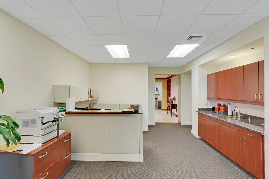 More Photos Of 6751 N Federal Hwy, Boca Raton Office For Sale