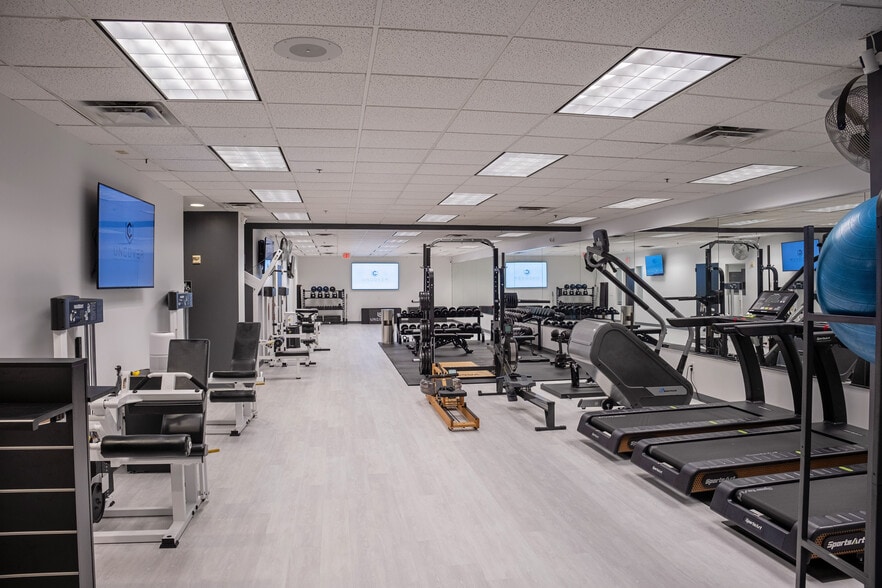 More Photos Of 6550 W Hillsborough Ave, Tampa Office For Lease