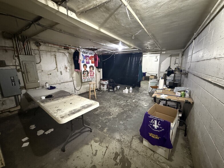 More Photos Of 4301 N Main St, Dayton Restaurant For Lease