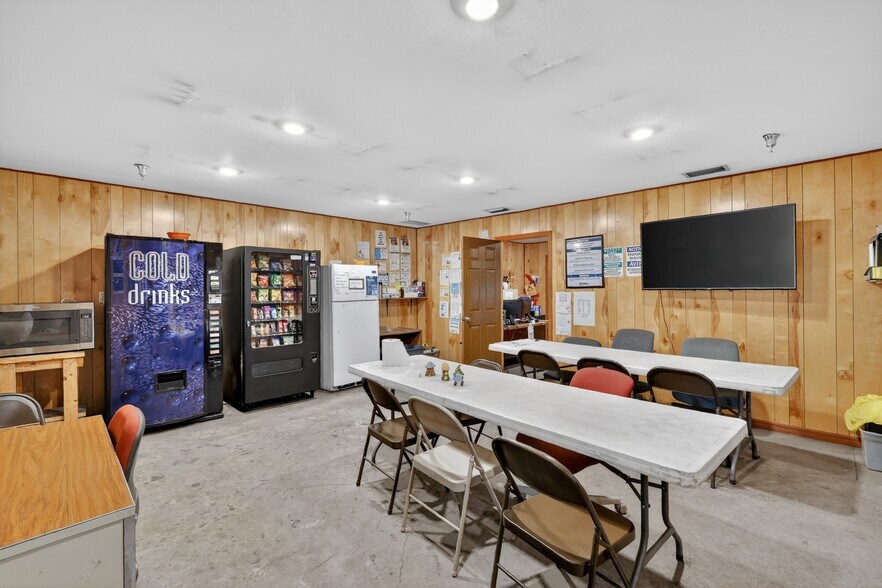 More Photos Of 722 Duck Lake Rd, Lady Lake Industrial For Sale