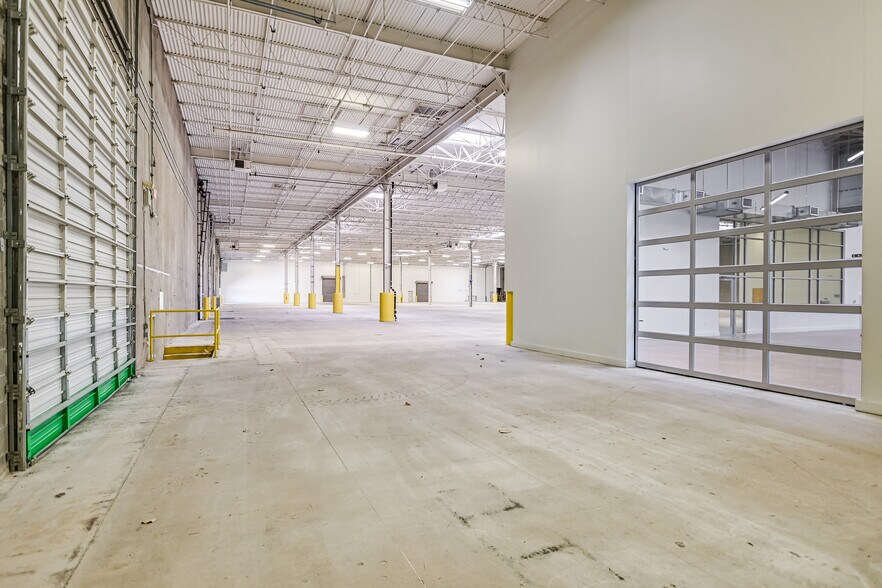 More Photos Of 10420 Metric Blvd, Austin Warehouse For Lease