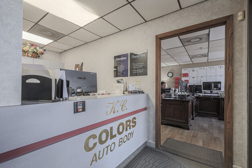 More Photos Of 2005-2007 W 103rd Ter, Leawood Service For Sale