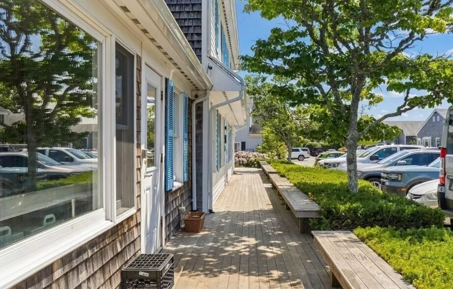 More Photos Of 258 Edgartown Vineyard Haven Rd, Edgartown Medical For Sale