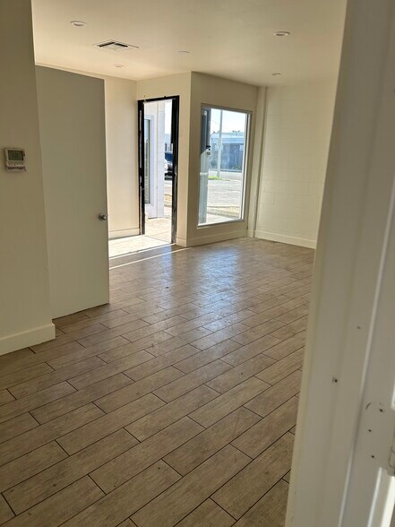 More Photos Of 15111 Keswick St, Van Nuys Warehouse For Sale