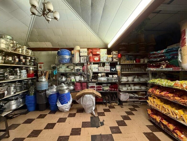 More Photos Of 10224 Conant St, Hamtramck Storefront For Sale