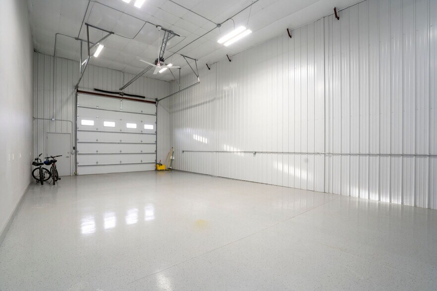 More Photos Of 341 1st St, Mead Warehouse For Lease
