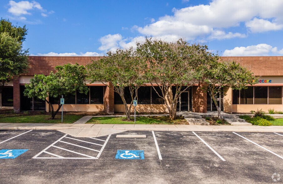 More Photos Of 121 Interpark Blvd, San Antonio Office For Lease