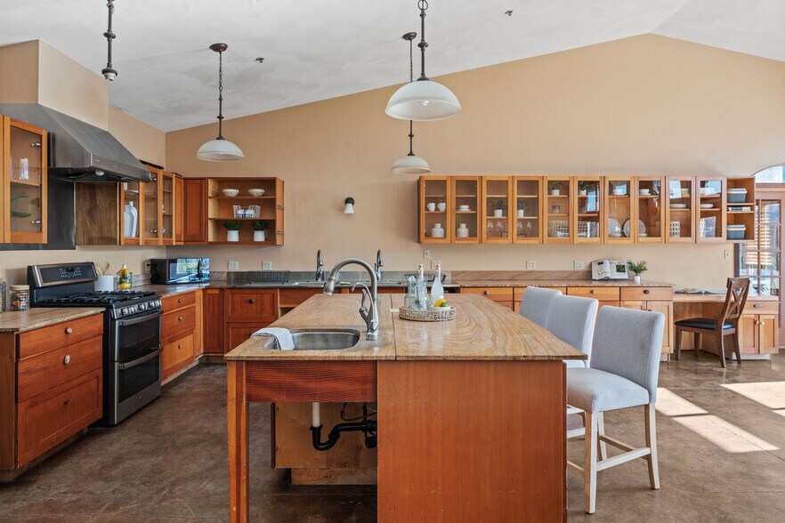 More Photos Of 4300 Young Creek Rd, Ukiah Specialty For Sale