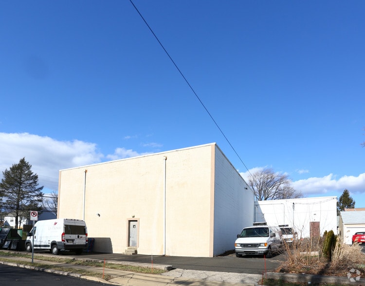 More Photos Of 735 N York Rd, Willow Grove Storefront For Sale