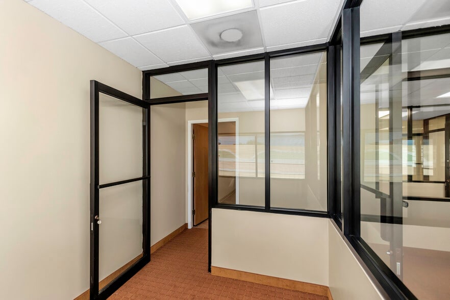 More Photos Of 5801 Ulmerton Rd, Clearwater Loft Creative Space For Lease