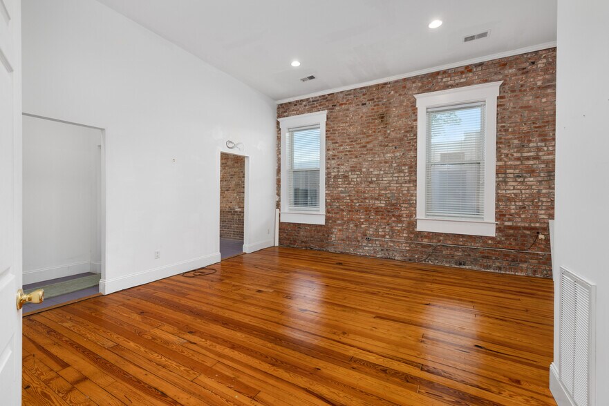More Photos Of 107-109 W Pleasant Ave, Covington Loft Creative Space For Sale
