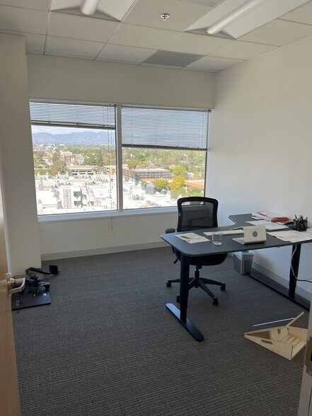 More Photos Of 15303 Ventura Blvd, Sherman Oaks Office For Lease
