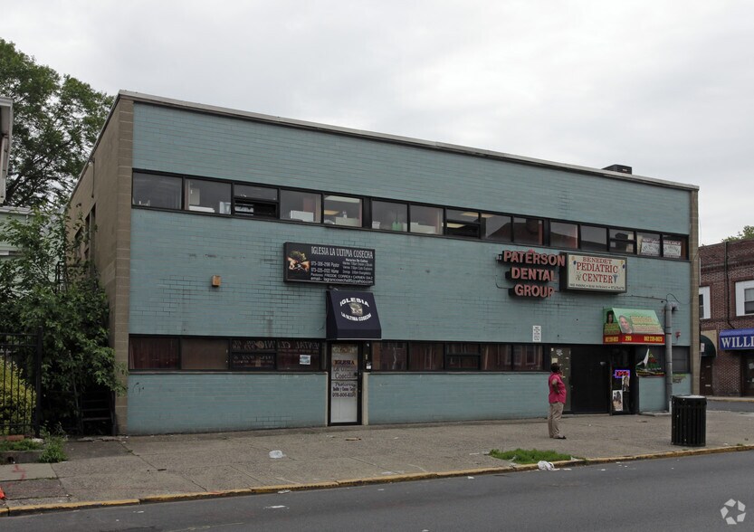 More Photos Of 295-299 Broadway, Paterson Medical For Lease