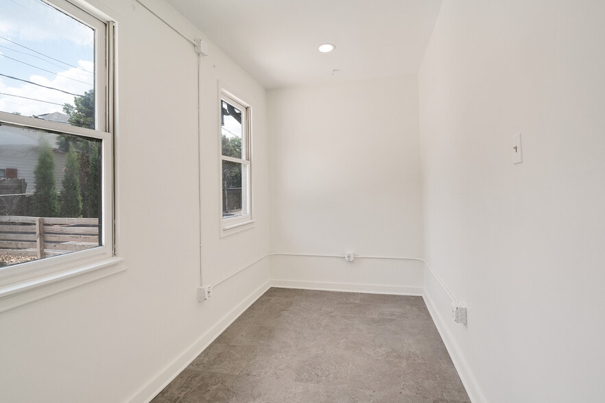 More Photos Of 574 S Cooper St, Memphis Office For Lease