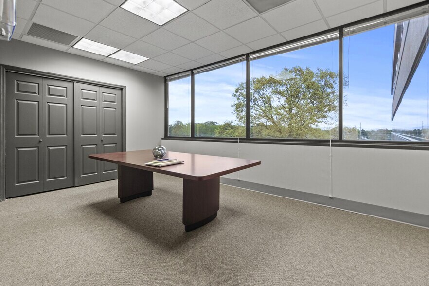 More Photos Of 215 Wynn Dr, Huntsville Office For Lease