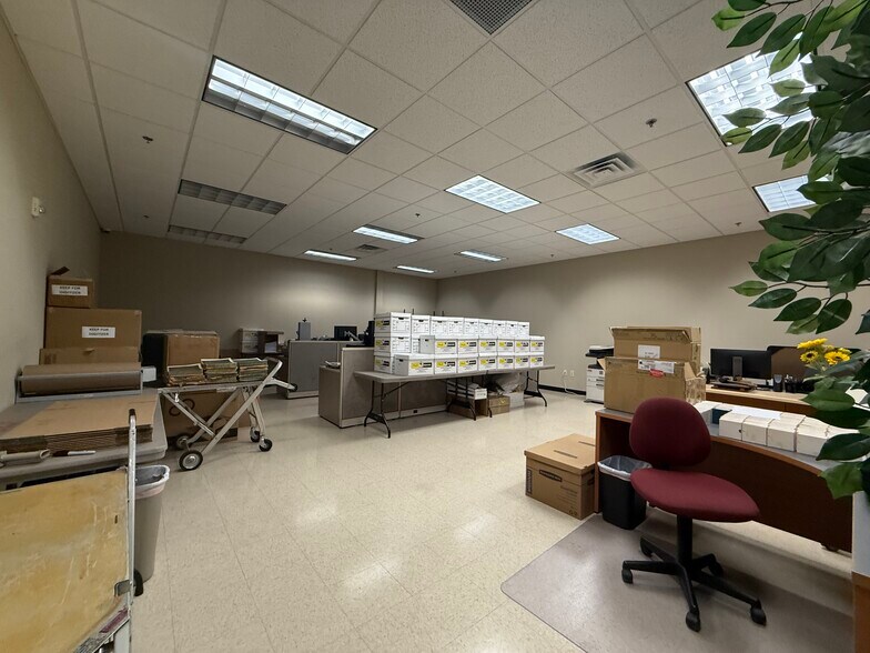 More Photos Of 11 Penns Trl, Newtown Light Distribution For Lease