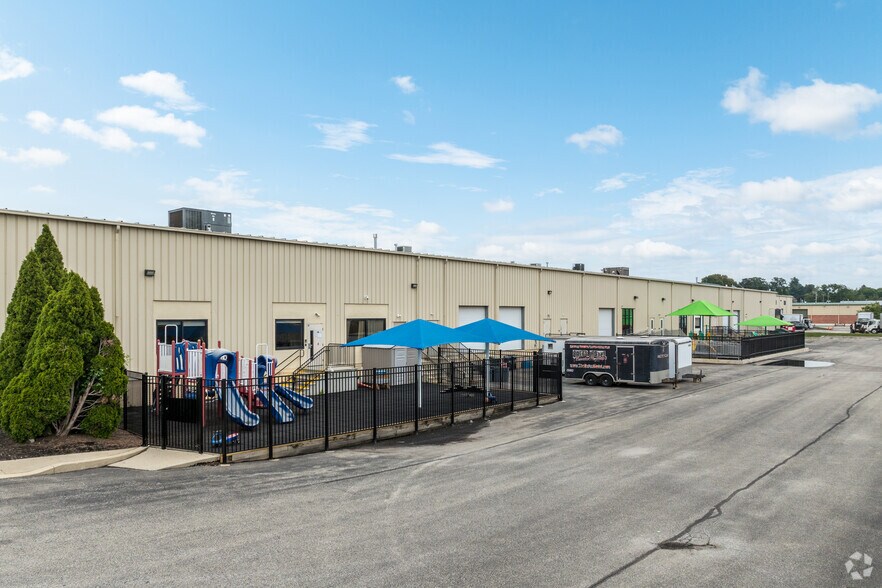 More Photos Of 540 E Union St, West Chester Flex For Lease