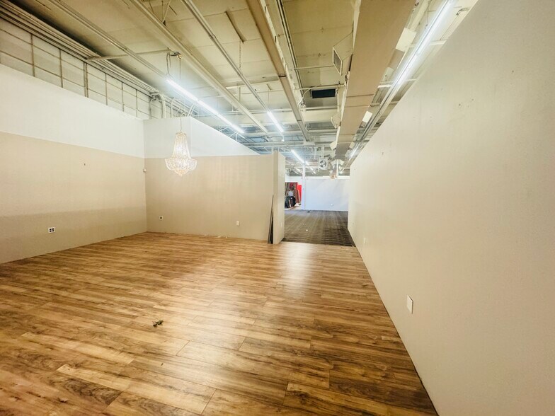 More Photos Of 50 Schmitt Blvd, Farmingdale Warehouse For Lease