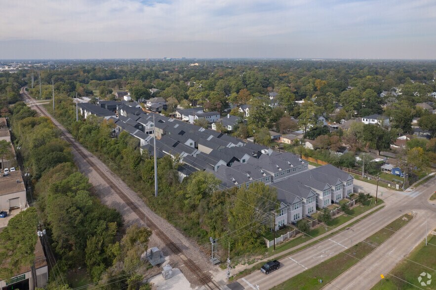 More Photos Of 2527 Judiway St, Houston Apartments For Sale