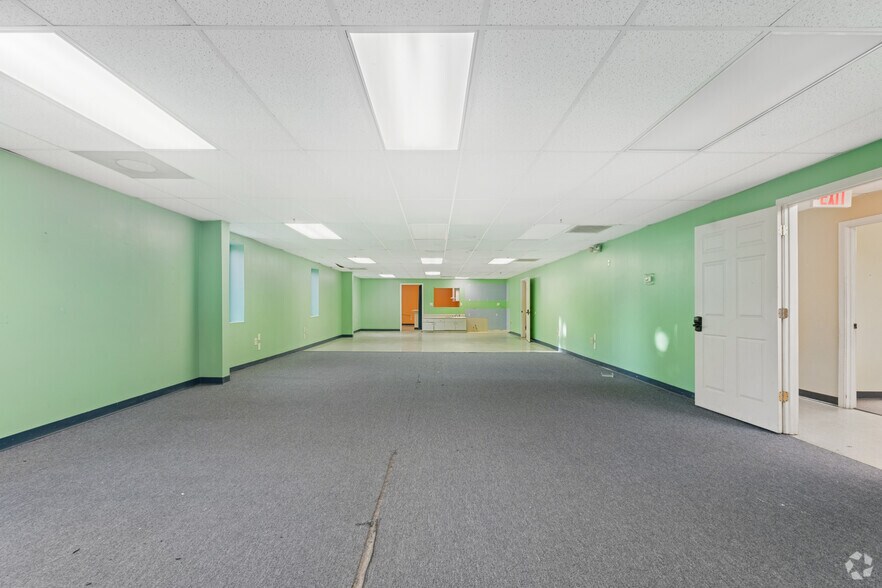 More Photos Of 1445 Cleveland Ave, East Point Showroom For Sale