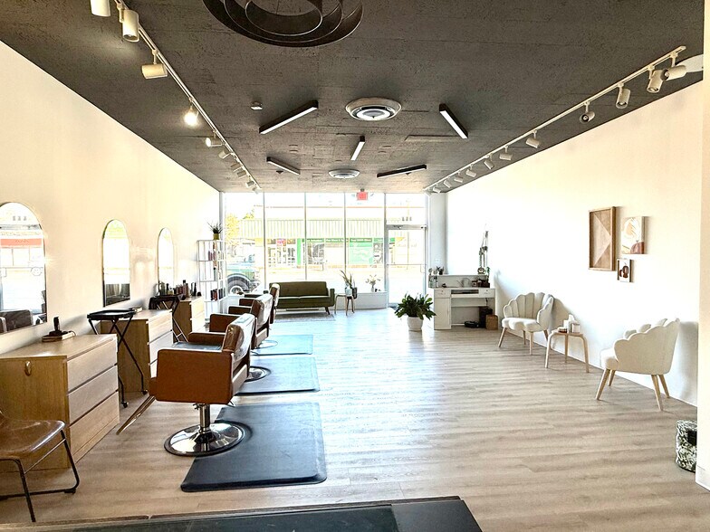 More Photos Of 516-522 W State St, Geneva Storefront For Sale