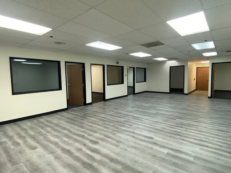 More Photos Of 4514-4518 Vanowen St, Burbank Manufacturing For Lease