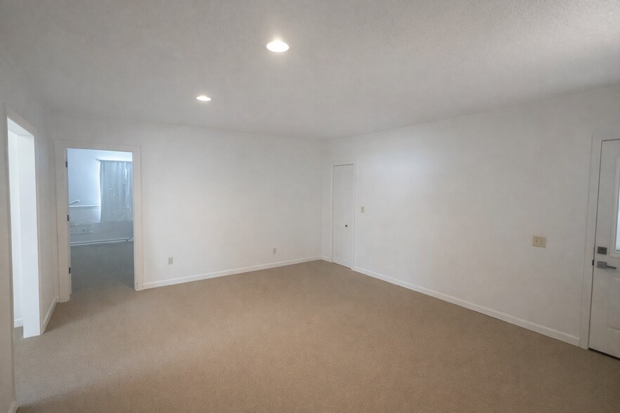 More Photos Of 328 Tellico St, Madisonville Office For Sale
