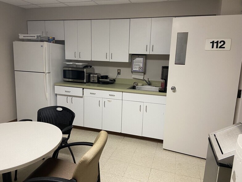 More Photos Of 615 W Virginia St, Evansville Medical For Sale
