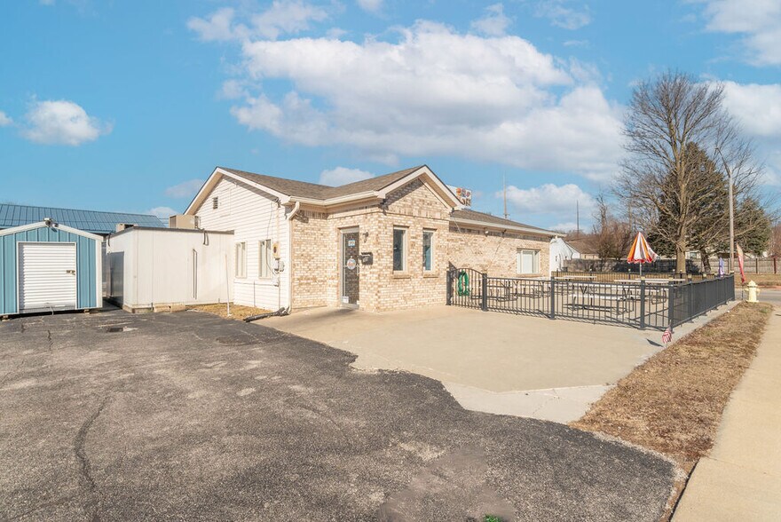 More Photos Of 789 E Morgan St, Martinsville Restaurant For Sale